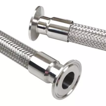 Comment un tuyau métallique tressé améliore-t-il les performances de transfert de fluides industriels ?