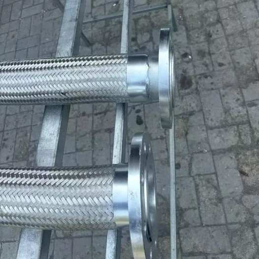 Tuyau métallique flexible ondulé
